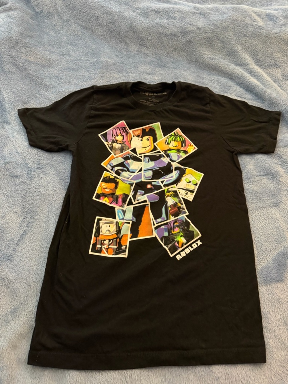 Roblox short sleeve t-shirt, size large, excellent condition!
